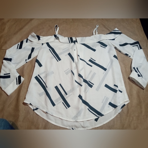 Mine White & Black Off The Shoulder Long Sleeved Lightweight Blouse Top Medium - Picture 3 of 10